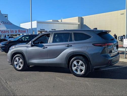 2024 Toyota Highlander LE