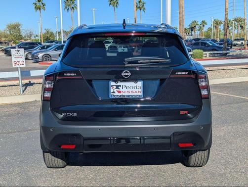 Super Black 2025 Nissan Kicks SR