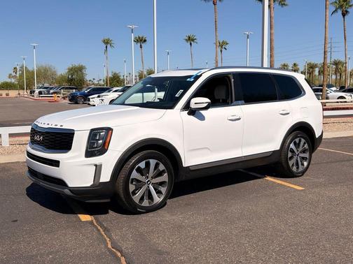 Glacial White Pearl 2022 Kia Telluride EX
