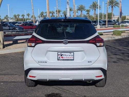 2023 Nissan Kicks SR
