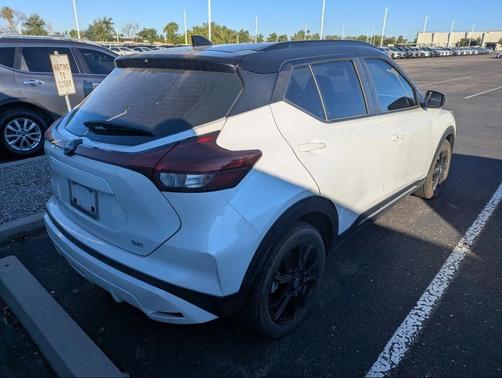 2023 Nissan Kicks SR