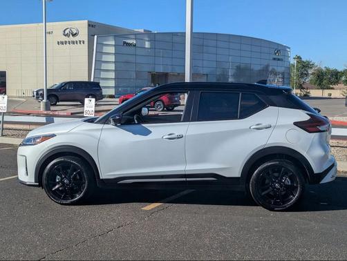2023 Nissan Kicks SR