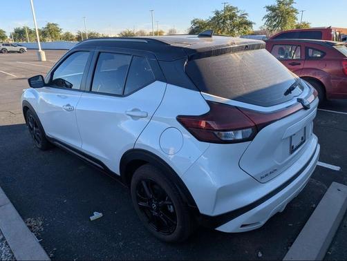 2023 Nissan Kicks SR