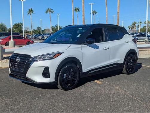 2023 Nissan Kicks SR