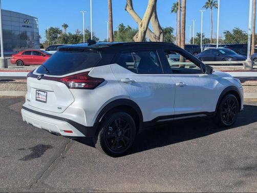 2023 Nissan Kicks SR