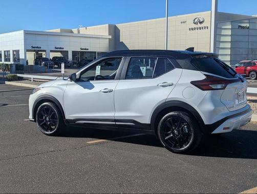 2023 Nissan Kicks SR