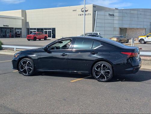 Super Black 2024 Nissan Altima SR FWD