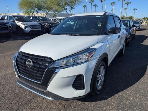 2025 Nissan Kicks S