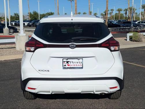2025 Nissan Kicks S