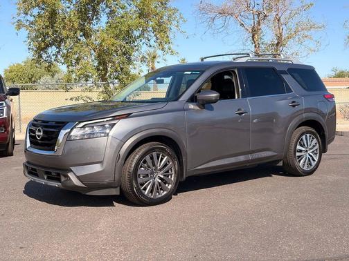 Gun Metallic 2024 Nissan Pathfinder SL FWD