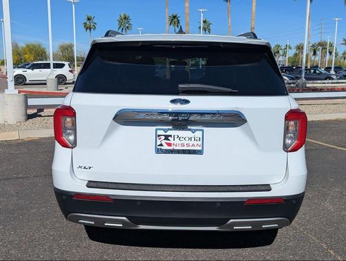 Oxford White 2023 Ford Explorer XLT