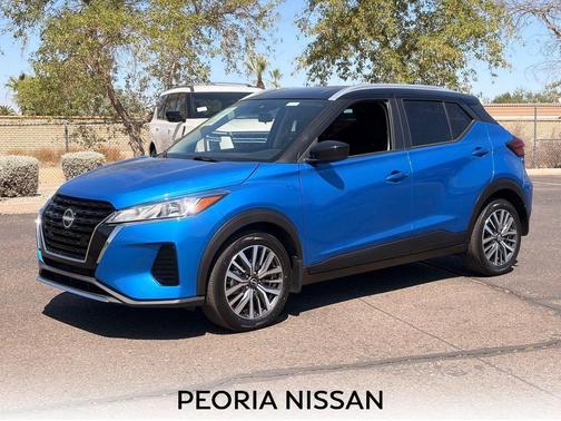 Electric Blue Metallic/Super Black 2024 Nissan Kicks SV