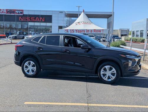 Mosaic Black Metallic 2025 Chevrolet Trax LS