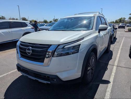 2022 Nissan Pathfinder SL 2WD