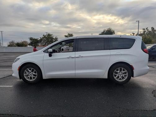 2017 Chrysler Pacifica LX