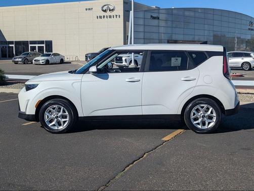 Snow White Pearl 2024 Kia Soul LX