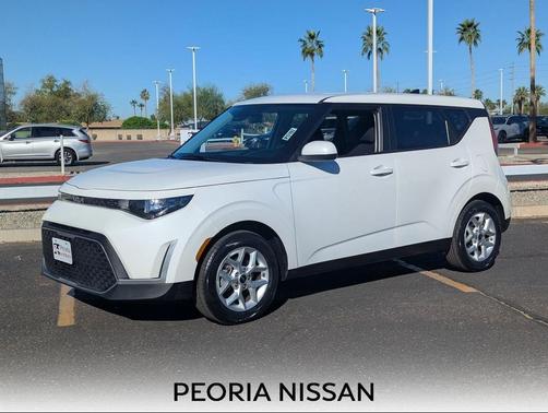 Snow White Pearl 2024 Kia Soul LX