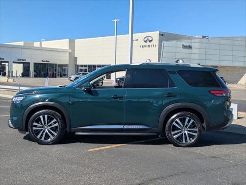 2023 Nissan Pathfinder Platinum FWD