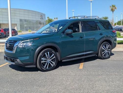 2023 Nissan Pathfinder Platinum FWD