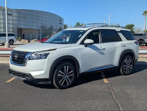 2023 Nissan Pathfinder Platinum FWD