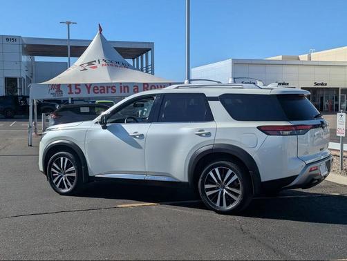 2023 Nissan Pathfinder Platinum FWD
