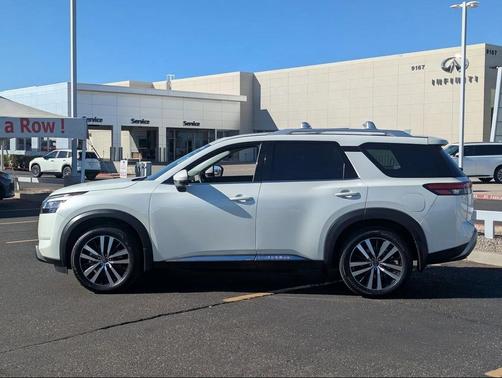 2023 Nissan Pathfinder Platinum FWD