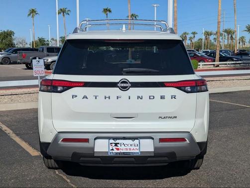 2023 Nissan Pathfinder Platinum FWD