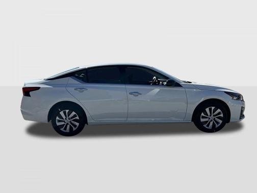 2025 Nissan Altima S FWD