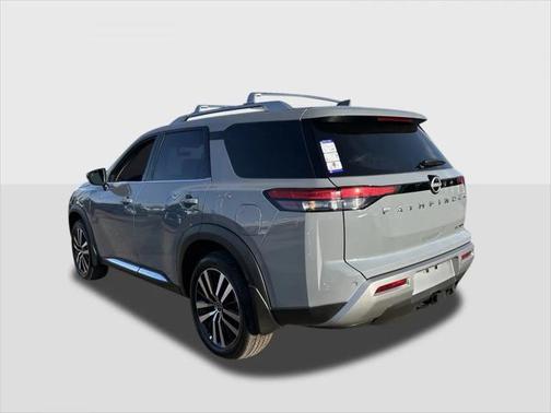 2025 Nissan Pathfinder Platinum FWD