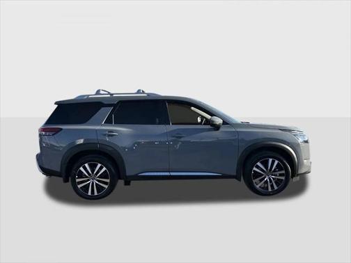 2025 Nissan Pathfinder Platinum FWD