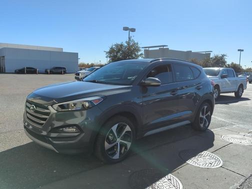 Photo 1 of 5 of 2018 Hyundai Tucson Value