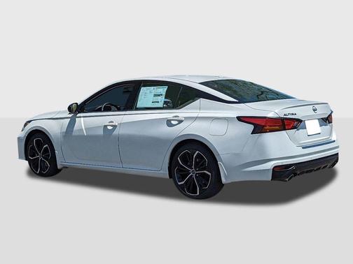 Pearl White Tricoat 2026 Nissan Altima SR FWD