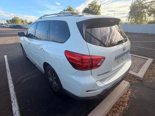 Glacier White 2017 Nissan Pathfinder SV