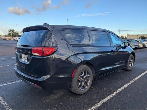2020 Chrysler Pacifica Touring