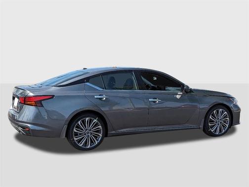 2025 Nissan Altima SL FWD