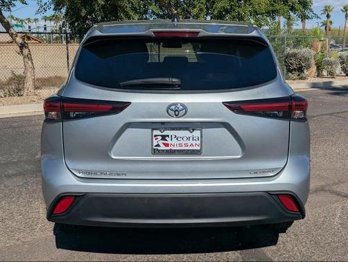 2024 Toyota Highlander LE