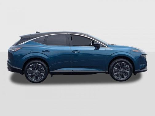 Aurora Blue Pearl Metallic/Super Black 2026 Nissan Murano Platinum