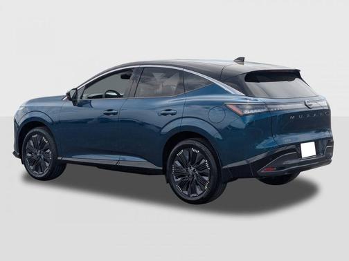 Aurora Blue Pearl Metallic/Super Black 2026 Nissan Murano Platinum