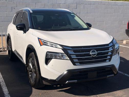 Everest White Pearl/Super Black 2024 Nissan Rogue Platinum