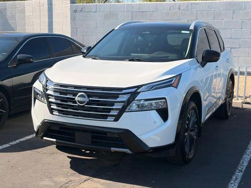 Everest White Pearl/Super Black 2024 Nissan Rogue Platinum