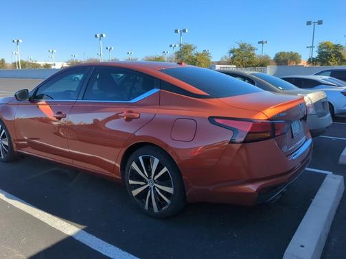 Photo 5 of 5 of 2021 Nissan Altima 2.5 SR