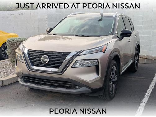 Champagne Silver Metallic/Super Black 2021 Nissan Rogue SL