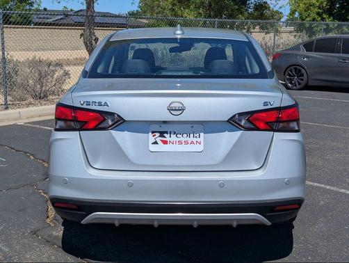Brilliant Silver Metallic 2023 Nissan Versa 1.6 SV
