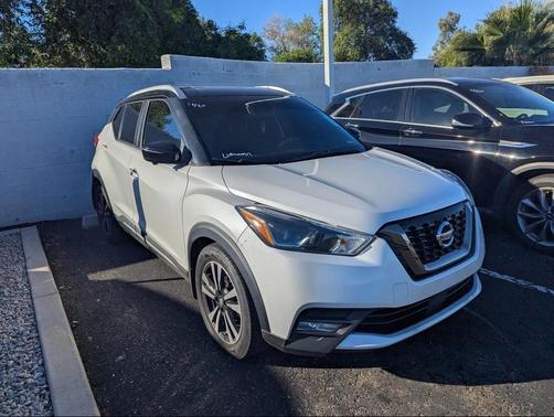2020 Nissan Kicks SR