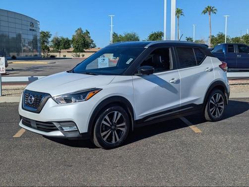 2020 Nissan Kicks SR