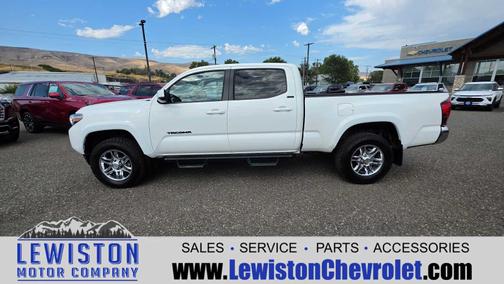 White 2022 Toyota Tacoma SR5 V6