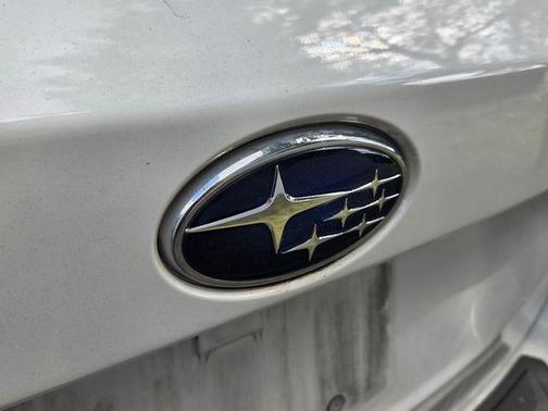 Crystal White Pearl 2022 Subaru Outback Limited