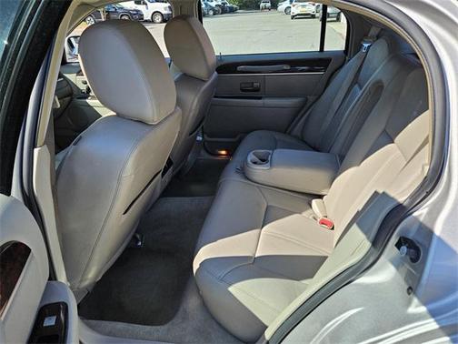 2011 Lincoln Town Car Signature
