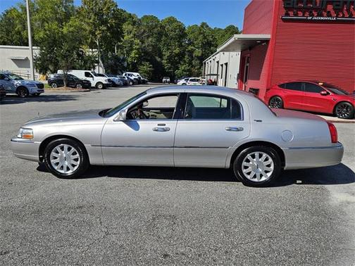 2011 Lincoln Town Car Signature