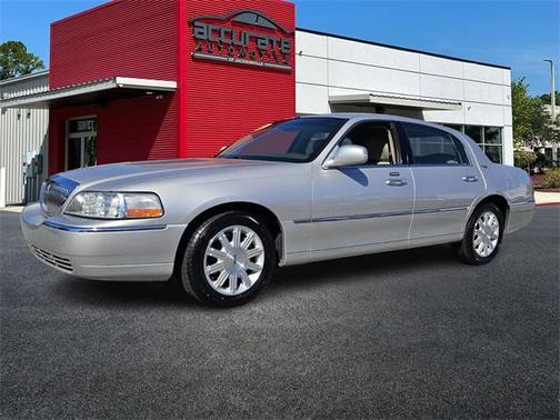 2011 Lincoln Town Car Signature